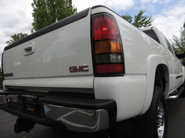 2005 GMC Sierra 2500 SLT / Crew Cab / 4X4 / DURAMAX DIESEL/ 55K miles   - Photo 11 - Portland, OR 97217