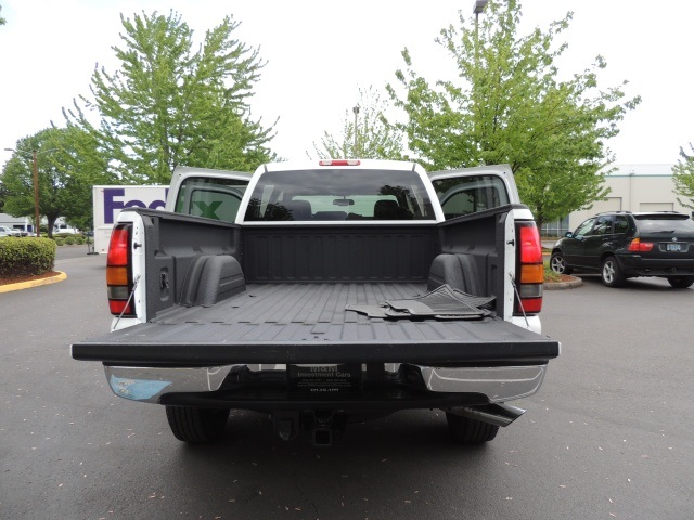 2005 GMC Sierra 2500 SLT / Crew Cab / 4X4 / DURAMAX DIESEL/ 55K miles   - Photo 28 - Portland, OR 97217