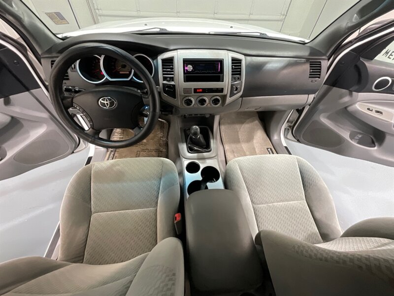 2009 Toyota Tacoma 4X4 / 2.7L 4Cyl / 5-SPEED MANUAL / NEW TIRES  / ZERO RUST / BACKUP CAMERA - Photo 34 - Gladstone, OR 97027