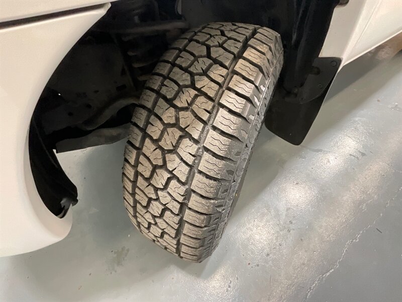 2009 Toyota Tacoma 4X4 / 2.7L 4Cyl / 5-SPEED MANUAL / NEW TIRES  / ZERO RUST / BACKUP CAMERA - Photo 24 - Gladstone, OR 97027