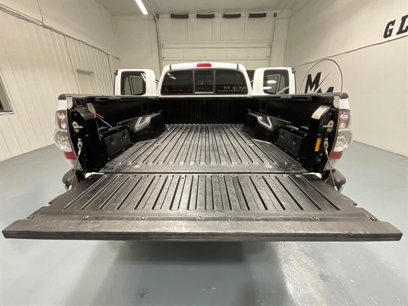 2009 Toyota Tacoma 4X4 / 2.7L 4Cyl / 5-SPEED MANUAL / NEW TIRES  / ZERO RUST / BACKUP CAMERA - Photo 10 - Gladstone, OR 97027