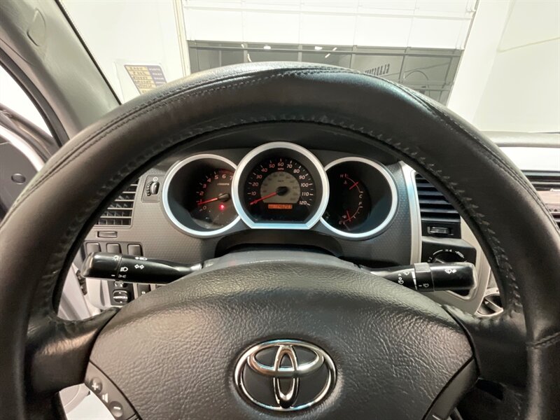 2009 Toyota Tacoma 4X4 / 2.7L 4Cyl / 5-SPEED MANUAL / NEW TIRES  / ZERO RUST / BACKUP CAMERA - Photo 44 - Gladstone, OR 97027
