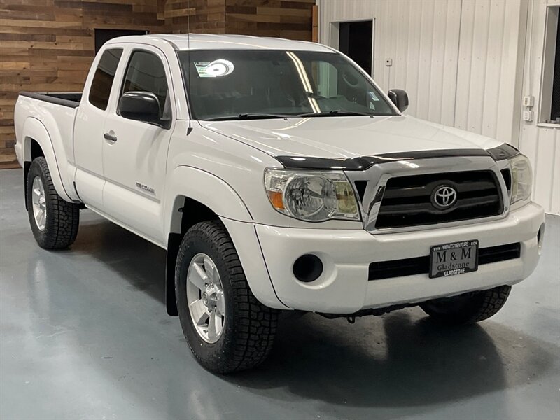 2009 Toyota Tacoma 4X4 / 2.7L 4Cyl / 5-SPEED MANUAL / NEW TIRES  / ZERO RUST / BACKUP CAMERA - Photo 2 - Gladstone, OR 97027