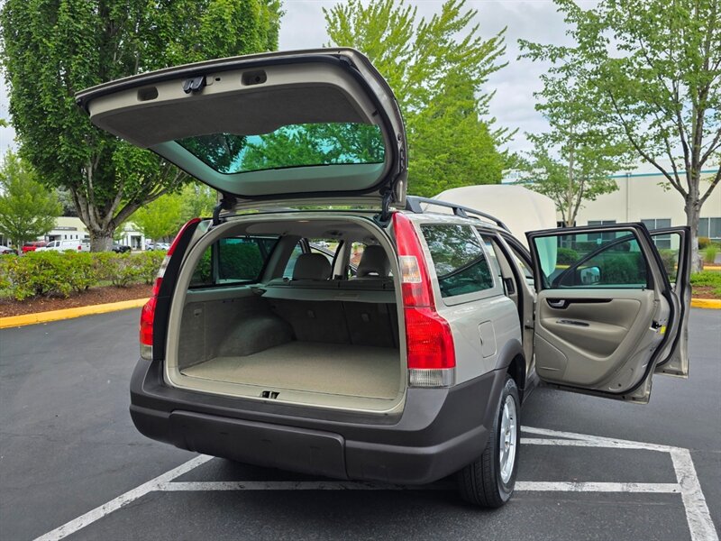 2003 Volvo XC70 Cross Country / AWD / IMMACULATE / 45,000 MILES !! / All Wheel Drive / Leather / Sunroof / Extremely Low Miles - Photo 28 - Portland, OR 97217