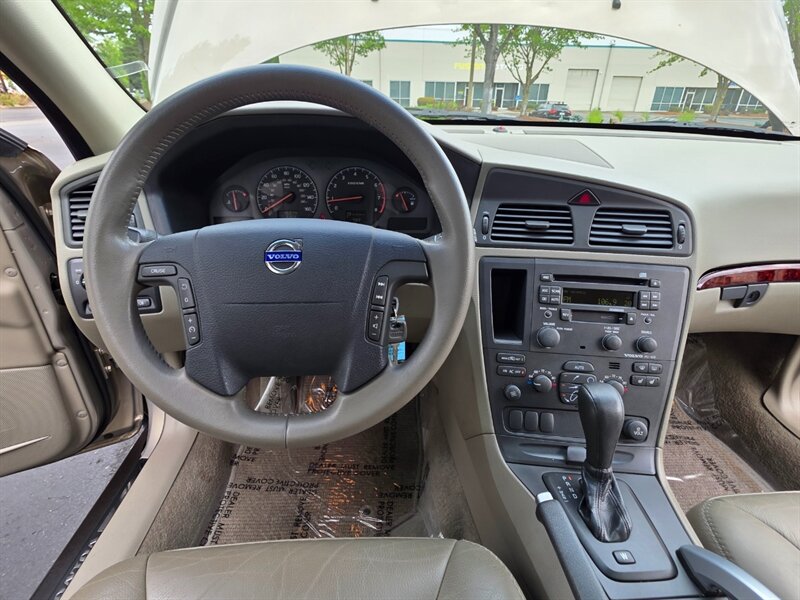 2003 Volvo XC70 Cross Country / AWD / IMMACULATE / 45,000 MILES !! / All Wheel Drive / Leather / Sunroof / Extremely Low Miles - Photo 37 - Portland, OR 97217