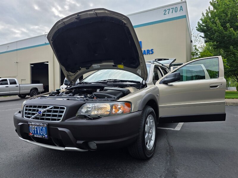 2003 Volvo XC70 Cross Country / AWD / IMMACULATE / 45,000 MILES !! / All Wheel Drive / Leather / Sunroof / Extremely Low Miles - Photo 26 - Portland, OR 97217