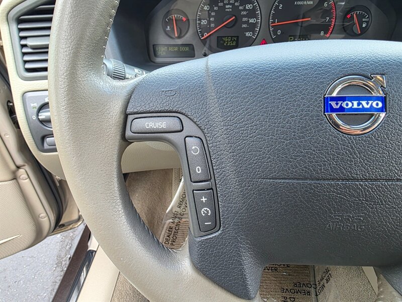 2003 Volvo XC70 Cross Country / AWD / IMMACULATE / 45,000 MILES !! / All Wheel Drive / Leather / Sunroof / Extremely Low Miles - Photo 33 - Portland, OR 97217