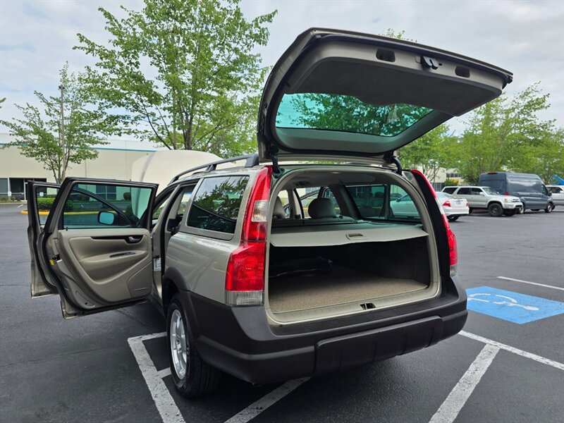 2003 Volvo XC70 Cross Country / AWD / IMMACULATE / 45,000 MILES !! / All Wheel Drive / Leather / Sunroof / Extremely Low Miles - Photo 27 - Portland, OR 97217