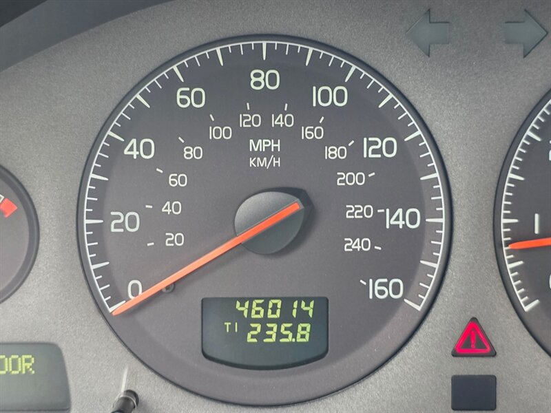 2003 Volvo XC70 Cross Country / AWD / IMMACULATE / 45,000 MILES !! / All Wheel Drive / Leather / Sunroof / Extremely Low Miles - Photo 24 - Portland, OR 97217