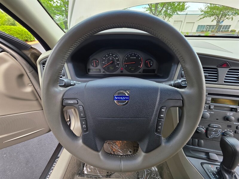 2003 Volvo XC70 Cross Country / AWD / IMMACULATE / 45,000 MILES !! / All Wheel Drive / Leather / Sunroof / Extremely Low Miles - Photo 38 - Portland, OR 97217