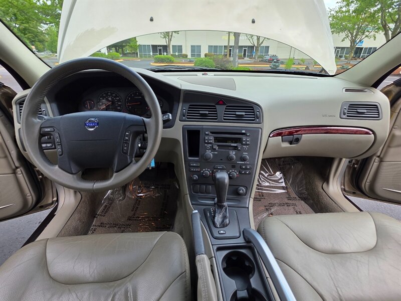 2003 Volvo XC70 Cross Country / AWD / IMMACULATE / 45,000 MILES !! / All Wheel Drive / Leather / Sunroof / Extremely Low Miles - Photo 17 - Portland, OR 97217