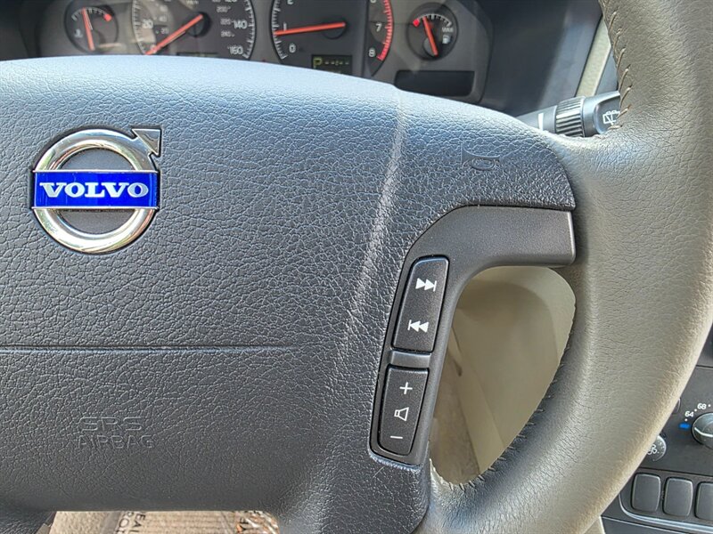 2003 Volvo XC70 Cross Country / AWD / IMMACULATE / 45,000 MILES !! / All Wheel Drive / Leather / Sunroof / Extremely Low Miles - Photo 34 - Portland, OR 97217