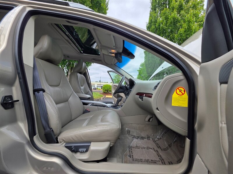 2003 Volvo XC70 Cross Country / AWD / IMMACULATE / 45,000 MILES !! / All Wheel Drive / Leather / Sunroof / Extremely Low Miles - Photo 14 - Portland, OR 97217