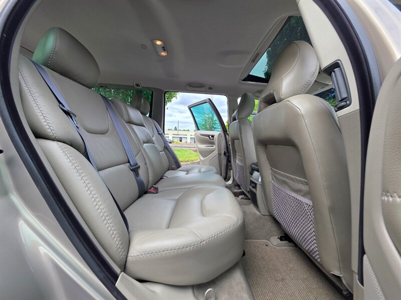 2003 Volvo XC70 Cross Country / AWD / IMMACULATE / 45,000 MILES !! / All Wheel Drive / Leather / Sunroof / Extremely Low Miles - Photo 16 - Portland, OR 97217