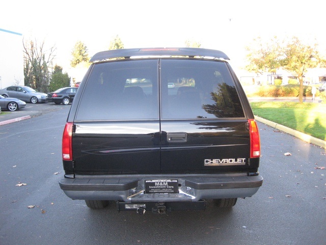 1998 Chevrolet Suburban 4WD Leather / 8-Passenger / Loaded / SHARP!   - Photo 4 - Portland, OR 97217