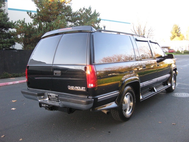 1998 Chevrolet Suburban 4WD Leather / 8-Passenger / Loaded / SHARP!   - Photo 5 - Portland, OR 97217