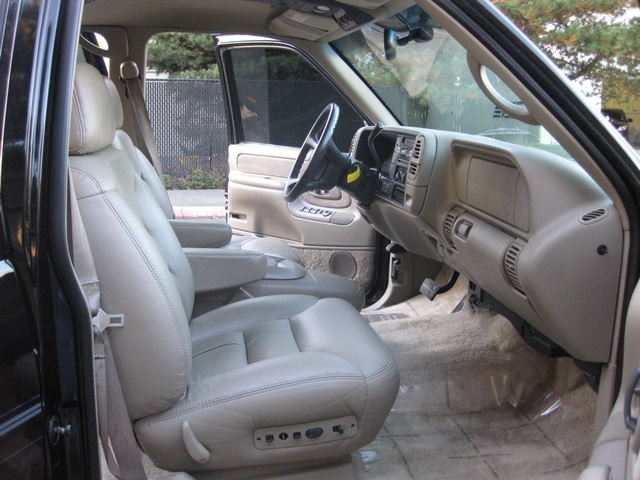 1998 Chevrolet Suburban 4WD Leather / 8-Passenger / Loaded / SHARP!   - Photo 24 - Portland, OR 97217