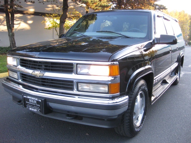 1998 Chevrolet Suburban 4WD Leather / 8-Passenger / Loaded / SHARP!   - Photo 38 - Portland, OR 97217