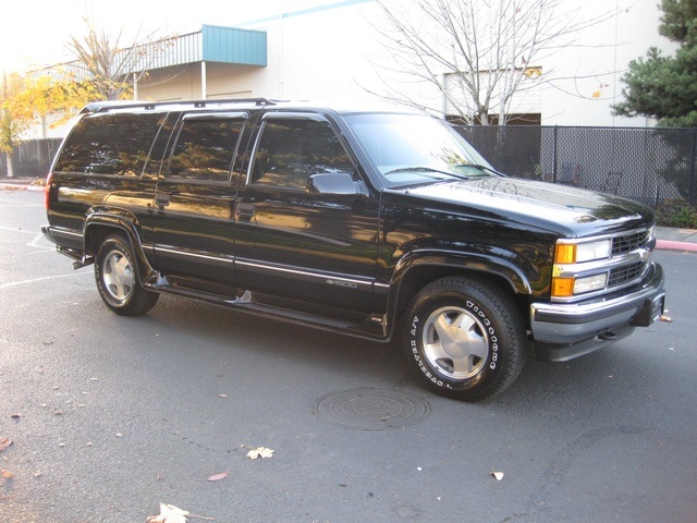 1998 Chevrolet Suburban 4WD Leather / 8-Passenger / Loaded / SHARP!   - Photo 7 - Portland, OR 97217