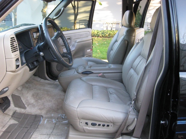 1998 Chevrolet Suburban 4WD Leather / 8-Passenger / Loaded / SHARP!   - Photo 21 - Portland, OR 97217