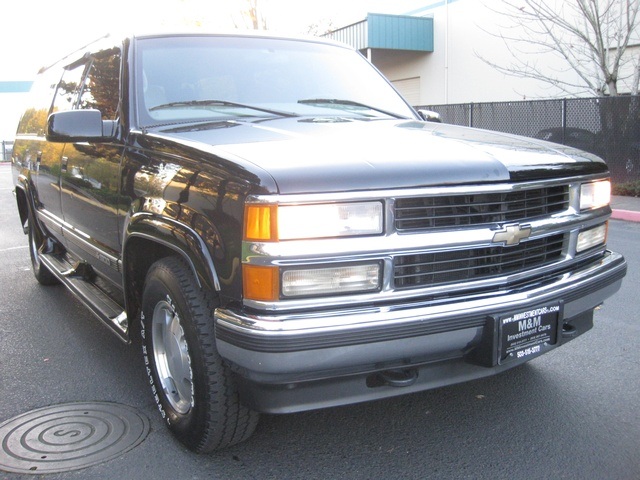 1998 Chevrolet Suburban 4WD Leather / 8-Passenger / Loaded / SHARP!   - Photo 39 - Portland, OR 97217