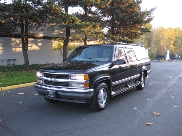 1998 Chevrolet Suburban 4WD Leather / 8-Passenger / Loaded / SHARP!   - Photo 42 - Portland, OR 97217