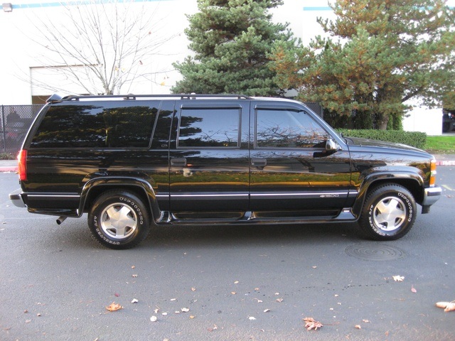 1998 Chevrolet Suburban 4WD Leather / 8-Passenger / Loaded / SHARP!   - Photo 6 - Portland, OR 97217