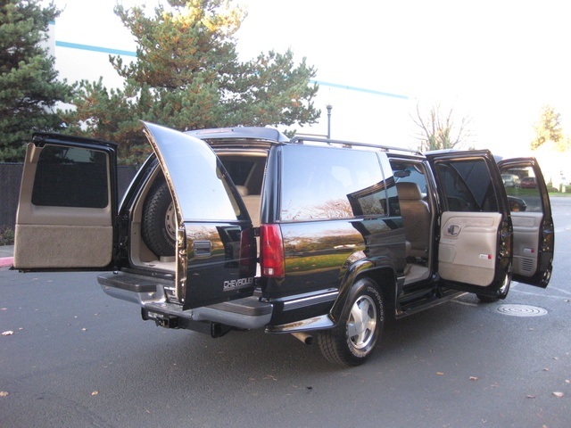 1998 Chevrolet Suburban 4WD Leather / 8-Passenger / Loaded / SHARP!   - Photo 14 - Portland, OR 97217