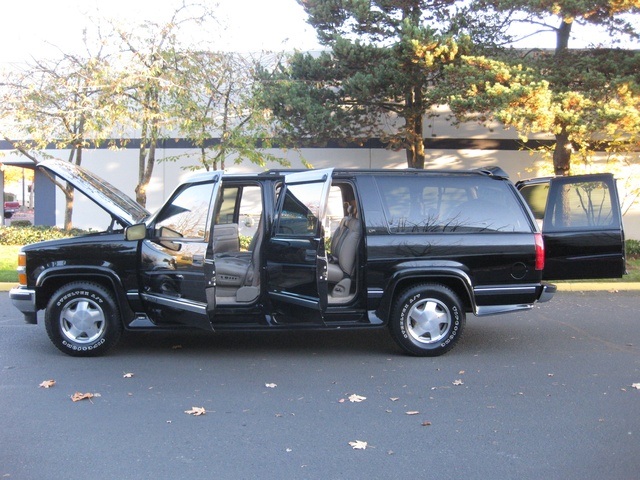 1998 Chevrolet Suburban 4WD Leather / 8-Passenger / Loaded / SHARP!   - Photo 10 - Portland, OR 97217