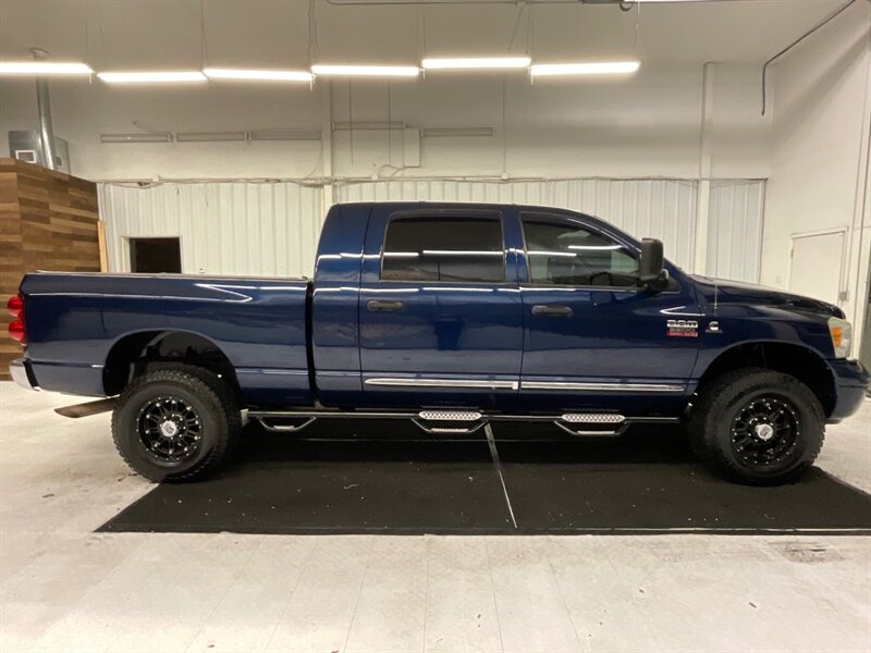 2009 Dodge Ram 2500 Laramie Mega Cab 4X4 / 6.7L DIESEL / 1-OWNER  / Leather & Heated Seats / Sunroof / Navigation / ONLY 86,000 MILES - Photo 4 - Gladstone, OR 97027