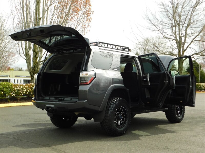 2018 Toyota 4Runner SR5 4X4 / Navi / Camera / NEW LIFT , WHEELS, TIRES   - Photo 29 - Portland, OR 97217