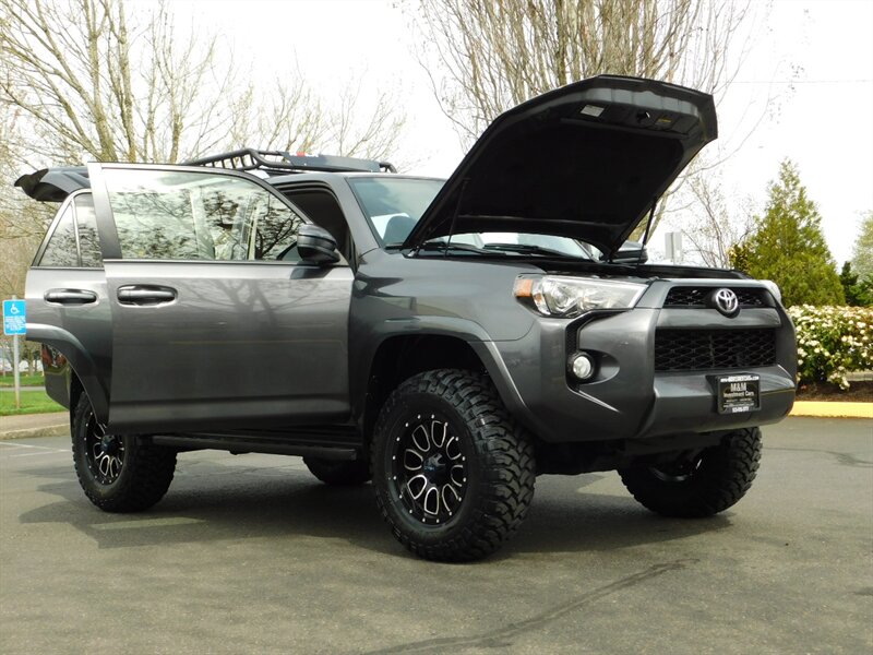 2018 Toyota 4Runner SR5 4X4 / Navi / Camera / NEW LIFT , WHEELS, TIRES   - Photo 31 - Portland, OR 97217