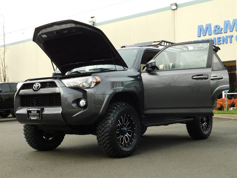 2018 Toyota 4Runner SR5 4X4 / Navi / Camera / NEW LIFT , WHEELS, TIRES   - Photo 25 - Portland, OR 97217