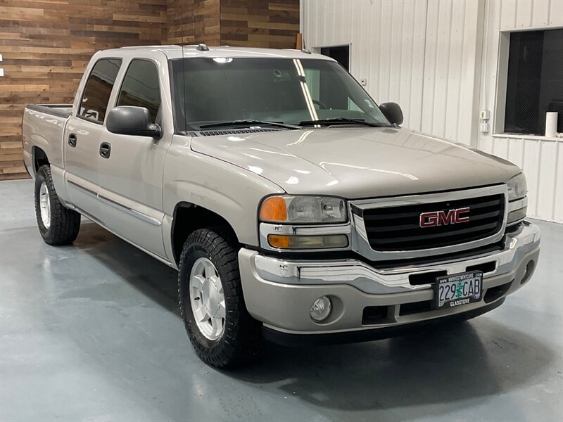 2005 GMC Sierra 1500 SLE Crew Cab 4X4 / 5.3L V8 / 1-OWNER/88K MILES  / LOCAL OREGON TRUCK w. ZERO RUST - Photo 2 - Gladstone, OR 97027