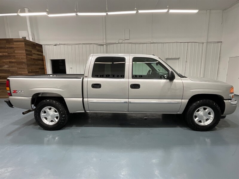 2005 GMC Sierra 1500 SLE Crew Cab 4X4 / 5.3L V8 / 1-OWNER/88K MILES  / LOCAL OREGON TRUCK w. ZERO RUST - Photo 4 - Gladstone, OR 97027