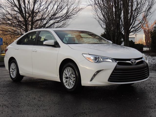 2016 Toyota Camry LE / Sedan / 4Cyl / Back Up Camera /FULL WARRANTY   - Photo 2 - Portland, OR 97217