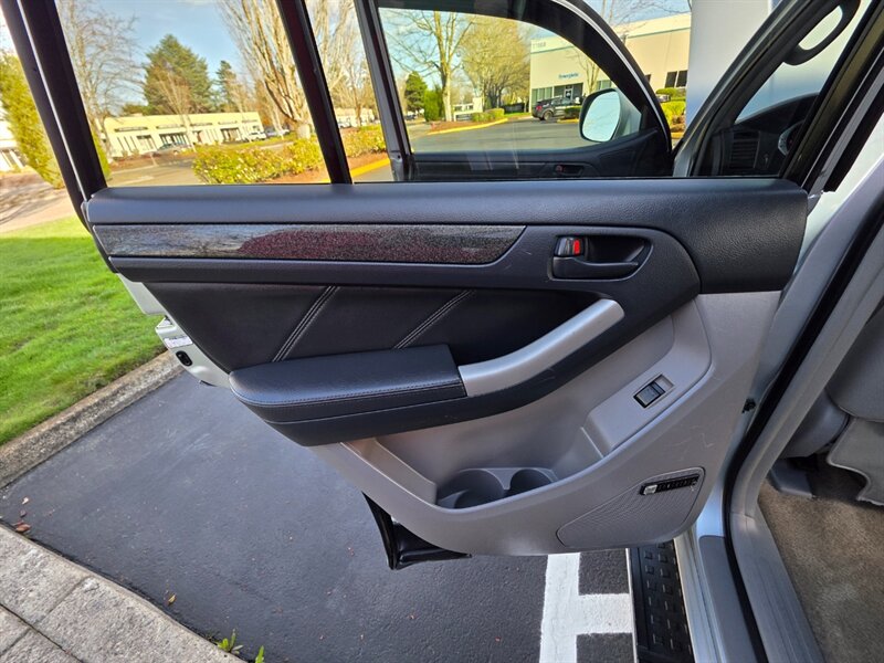 2003 Toyota 4Runner LIMITED Edition 4X4 / DIFF LOCK / NAVi / HEATED LEATHER /BRAND NEW LIFT / BRAND NEW WHEELS / BRAND NEW TIRES / 140K MILES !!! - Photo 52 - Portland, OR 97217