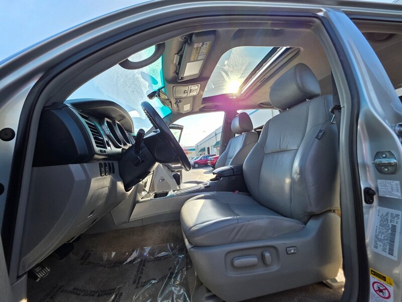 2003 Toyota 4Runner LIMITED Edition 4X4 / DIFF LOCK / NAVi / HEATED LEATHER /BRAND NEW LIFT / BRAND NEW WHEELS / BRAND NEW TIRES / 140K MILES !!! - Photo 13 - Portland, OR 97217