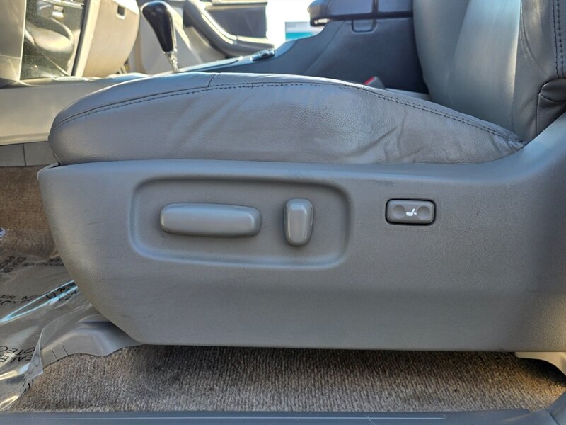 2003 Toyota 4Runner LIMITED Edition 4X4 / DIFF LOCK / NAVi / HEATED LEATHER /BRAND NEW LIFT / BRAND NEW WHEELS / BRAND NEW TIRES / 140K MILES !!! - Photo 45 - Portland, OR 97217