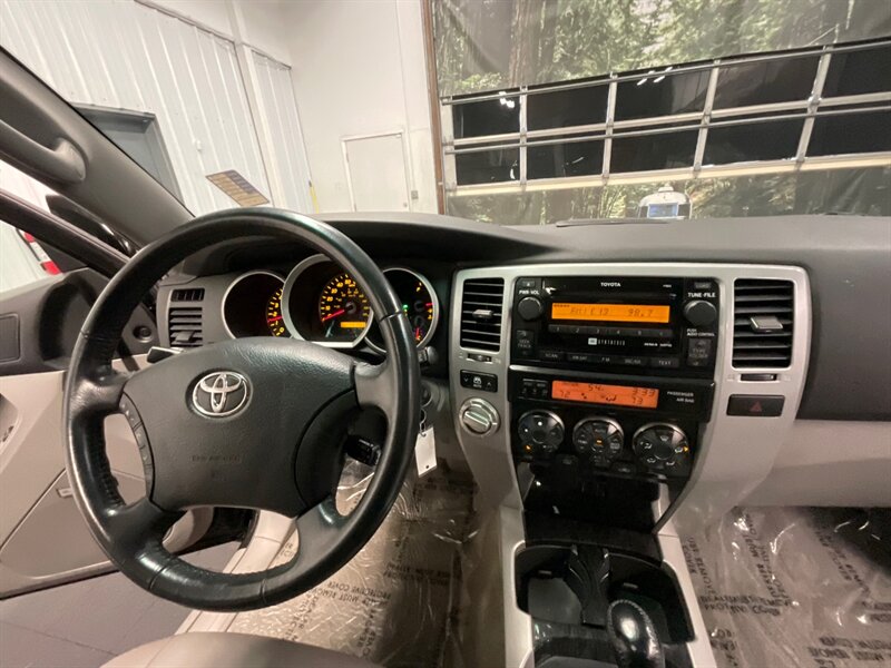 2008 Toyota 4Runner Limited Sport Utility 4X4 / 4.0L V6 / 1-OWNER  Leather & Heated Seats / Sunroof / SHARP & CLEAN !! - Photo 18 - Gladstone, OR 97027