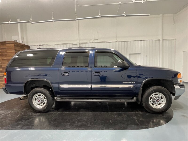 2004 GMC Yukon XL 2500 SLE Sport Utility 4X4 / 8.1L V8 / LOW MILE  / LOCAL RUST FREE / 3/4 TON - Photo 4 - Gladstone, OR 97027