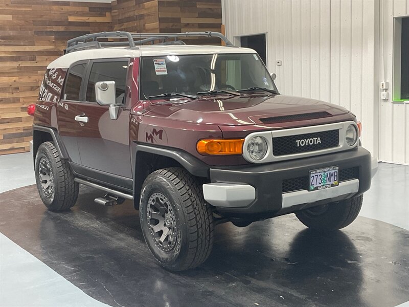 2007 Toyota FJ Cruiser Sport Utility 4X4 / 4.0L V6 / NEW TIRES / 6-SPEED   - Photo 2 - Gladstone, OR 97027