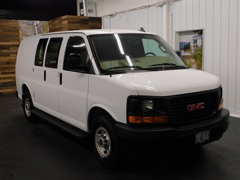 2017 GMC Savana 3500 Cargo Van / 1-T   - Photo 2 - Gladstone, OR 97027