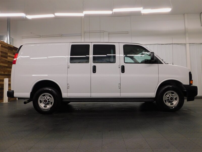 2017 GMC Savana 3500 Cargo Van / 1-T   - Photo 4 - Gladstone, OR 97027