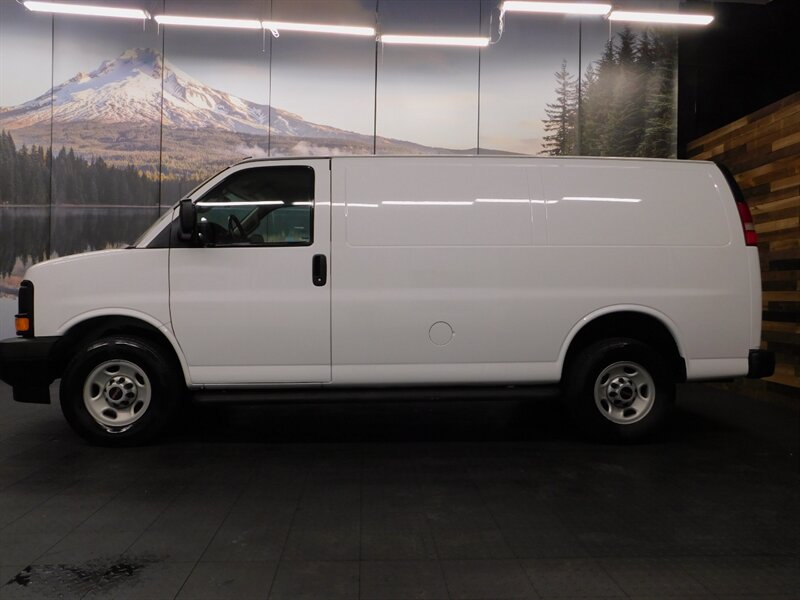 2017 GMC Savana 3500 Cargo Van / 1-T   - Photo 3 - Gladstone, OR 97027