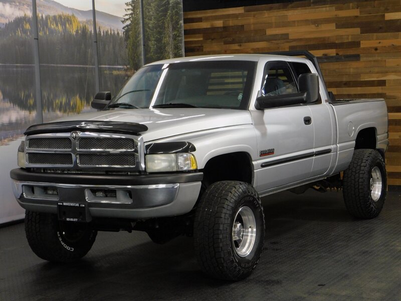 2002 Dodge Ram 2500 Laramie 4X4 / 5.9L D   - Photo 1 - Gladstone, OR 97027