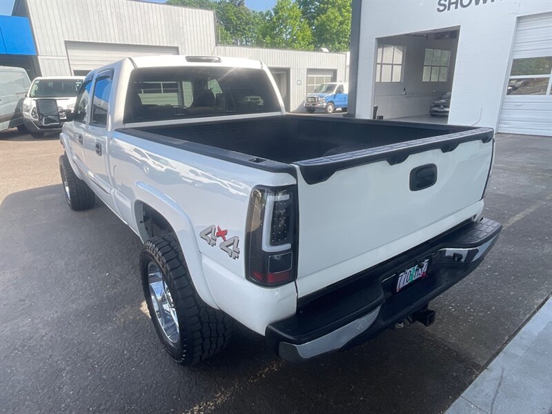 2005 GMC Sierra 2500 SLE Crew Cab 4X4 / 6.6L DIESEL / LIFTED  / RUST FREE / Excel Cond - Photo 36 - Gladstone, OR 97027