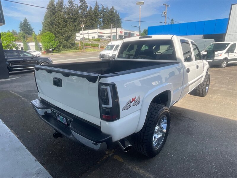 2005 GMC Sierra 2500 SLE Crew Cab 4X4 / 6.6L DIESEL / LIFTED  / RUST FREE / Excel Cond - Photo 8 - Gladstone, OR 97027