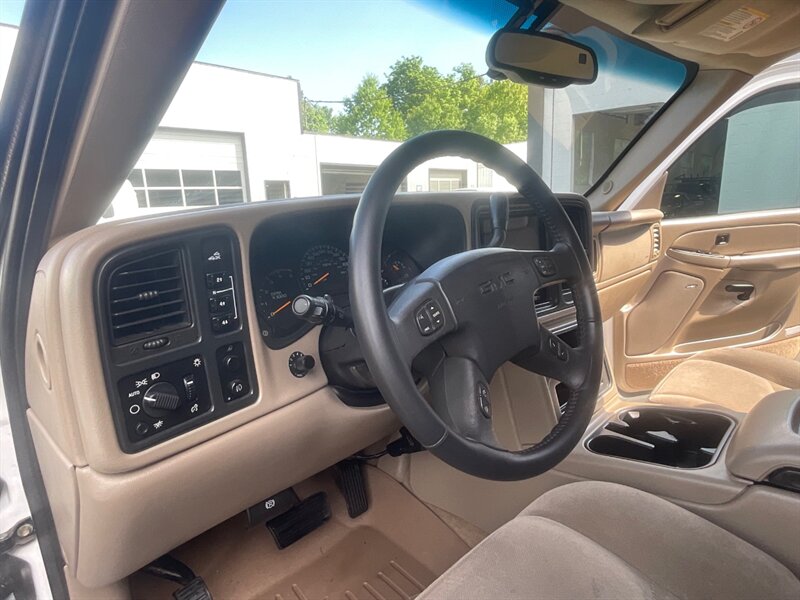 2005 GMC Sierra 2500 SLE Crew Cab 4X4 / 6.6L DIESEL / LIFTED  / RUST FREE / Excel Cond - Photo 13 - Gladstone, OR 97027