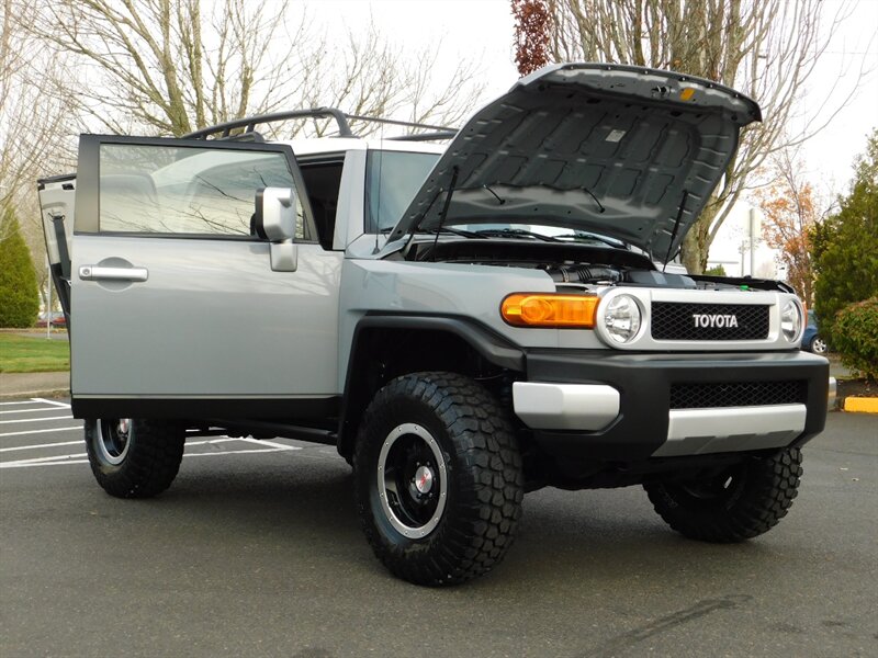 2014 Toyota FJ Cruiser 4x4 / Diff Locks / Camera / TRD Wheels LIFTED   - Photo 30 - Portland, OR 97217